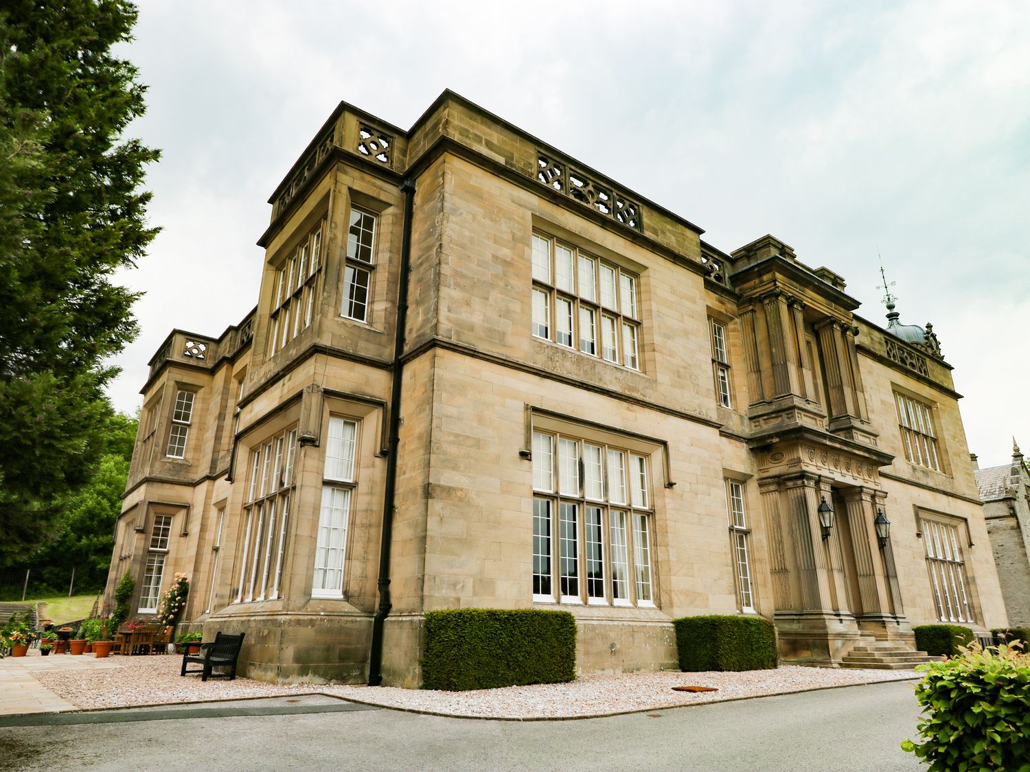 3 Eshton Hall from Sykes Holiday Cottages. 3 Eshton Hall is in Eshton