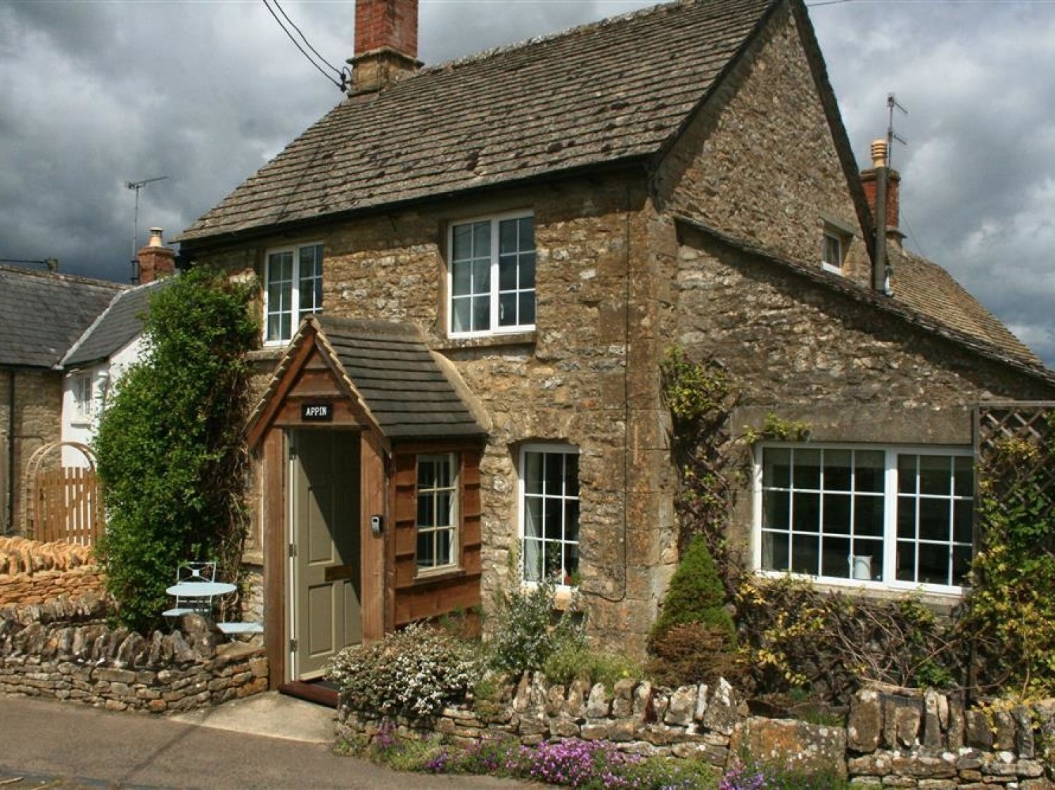 Appin Cottage from Sykes Holiday Cottages. Appin Cottage is in Shipton