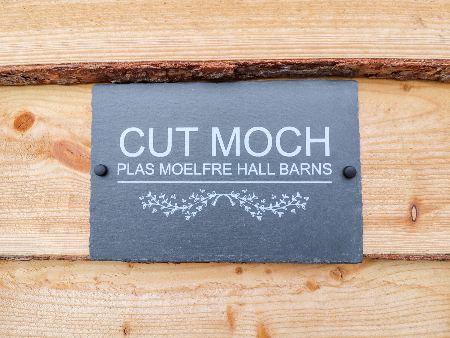 Cut Moch, Plas Moelfre Hall Barns in Moelfre near Llanrhaeadr-Ym-Mochnant - sleeps 4 people