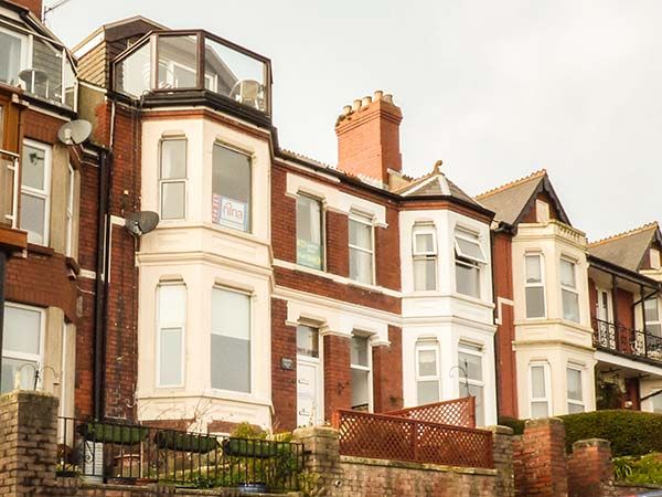 Downstairs Flat Crow's Nest in Barry - sleeps 2 people