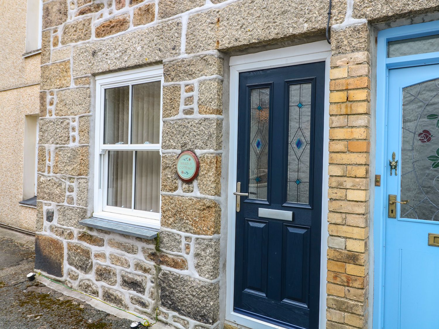 Myrtle Cottage, 21 Florence Place in Newlyn - sleeps 4 people
