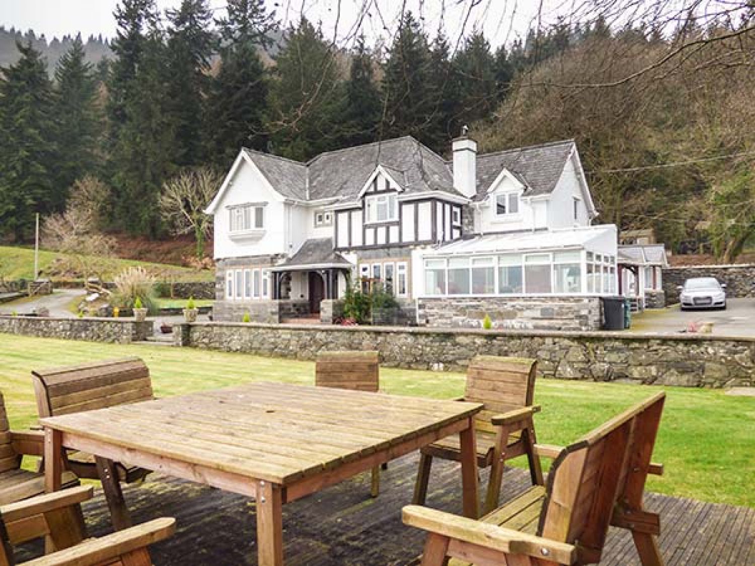 Pengwern Farmhouse from Sykes Holiday Cottages. Pengwern Farmhouse is