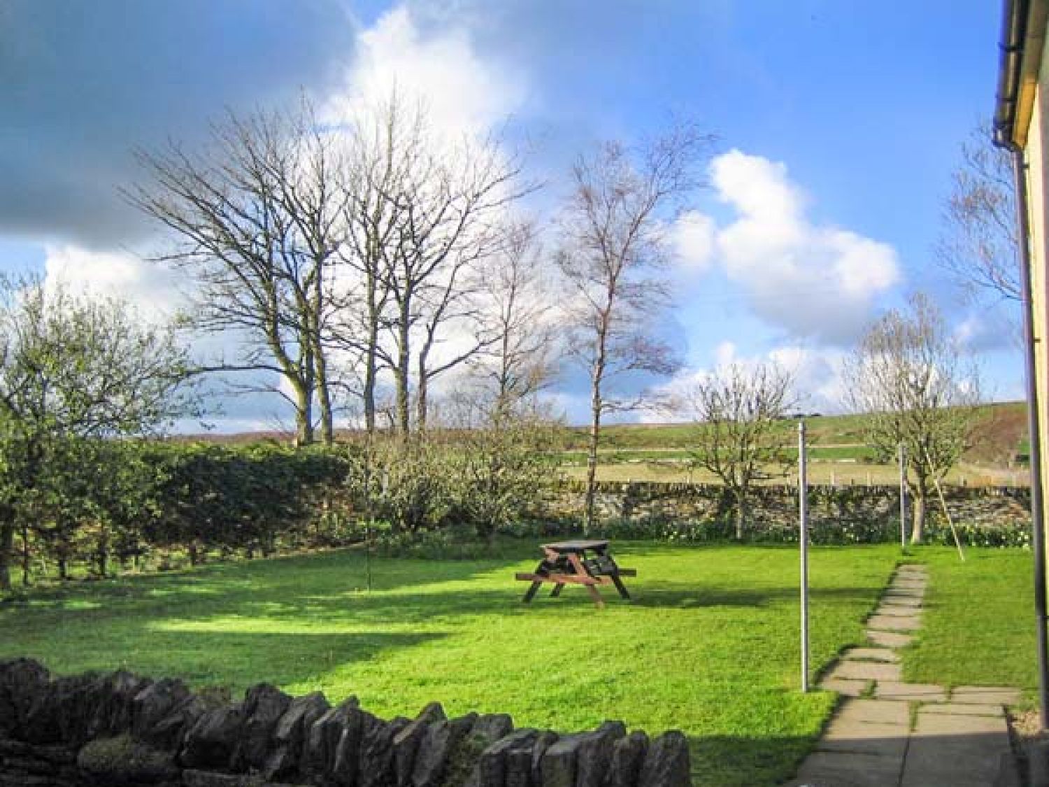 Stemster School House Apartment in Stemster near Halkirk - sleeps 4 people