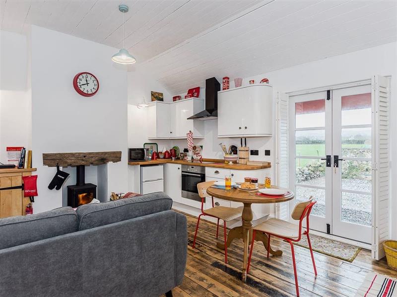 Tai Coch Chatham - Tŷ Macsen in Llandwrog, nr. Caernarfon - sleeps 2 people