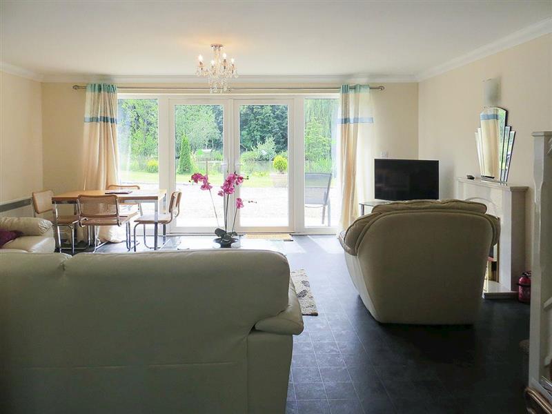 The Everglades - Anglers Haven in Denver, near Downham Market, Norfolk - sleeps 5 people