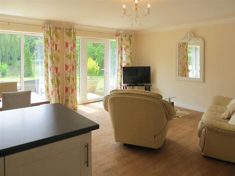 The Everglades - Fishermans Den in Denver, near Downham Market, Norfolk - sleeps 2 people