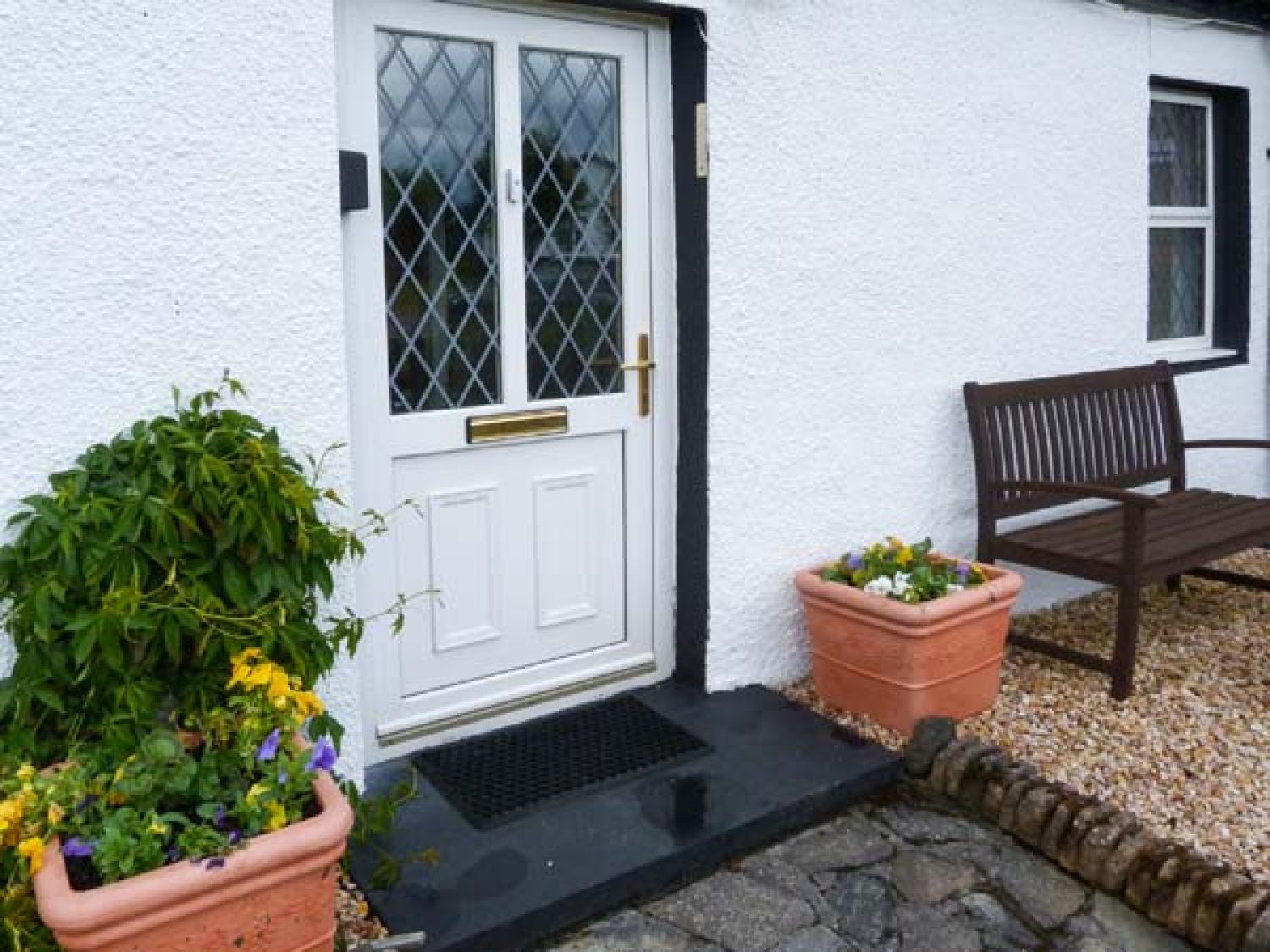 The Old Cottage at Inchbrine in Drumnadrochit near Loch Ness - sleeps 4 people