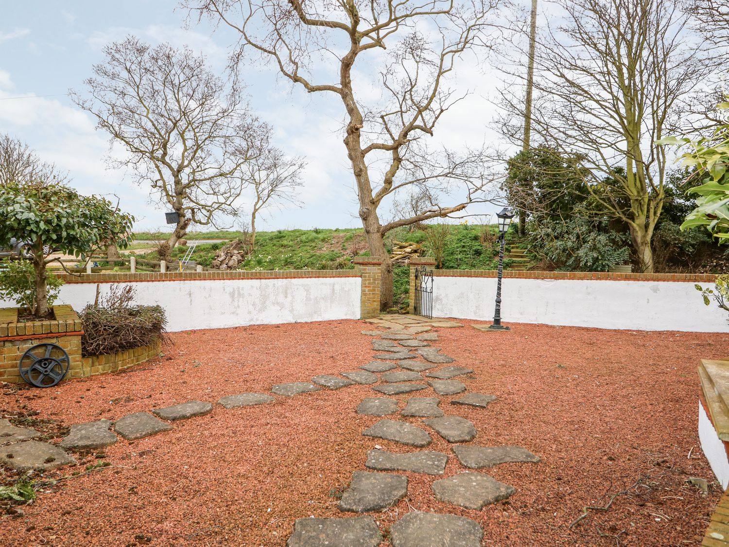 2 Fieldview from Sykes Holiday Cottages. 2 Fieldview is in Huttoft near