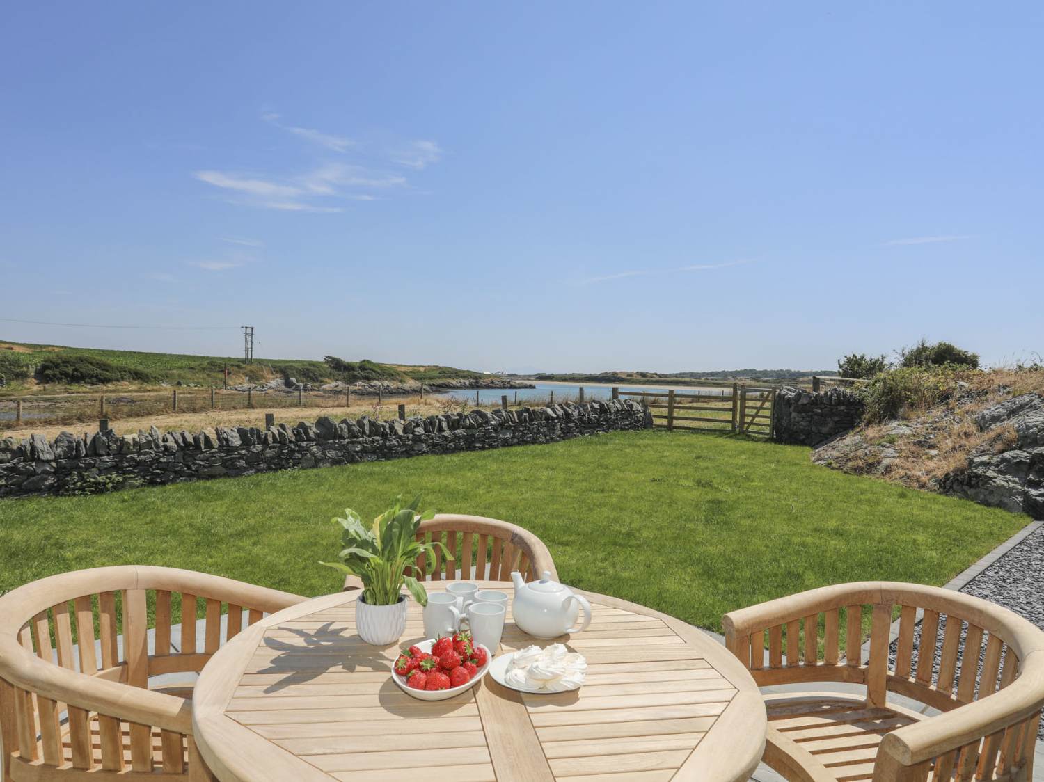 Bwthyn Glanrhyd from Sykes Holiday Cottages. Bwthyn Glanrhyd is in