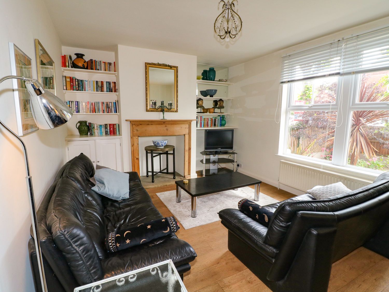 Cherry Lodge from Sykes Holiday Cottages. Cherry Lodge is in Newarkon