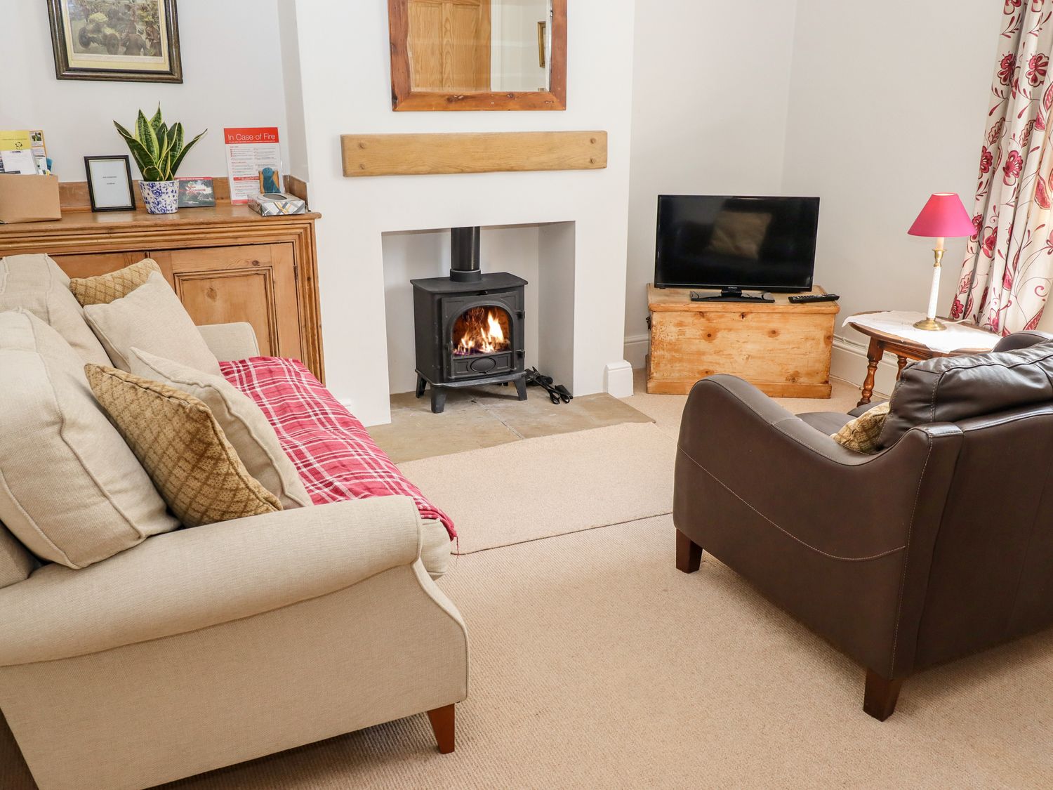 East Farm Cottage from Sykes Holiday Cottages. East Farm Cottage is in Buslingthorpe near Market