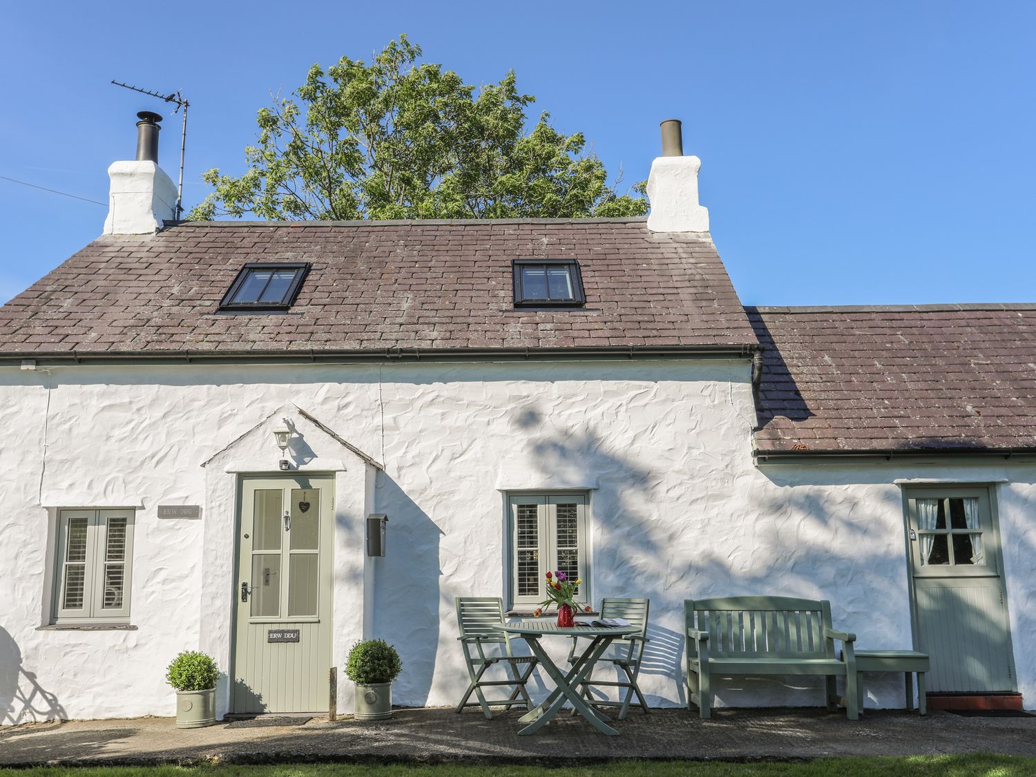 Erw Ddu Tyn y Gongl from Sykes Holiday Cottages. Erw Ddu Tyn y