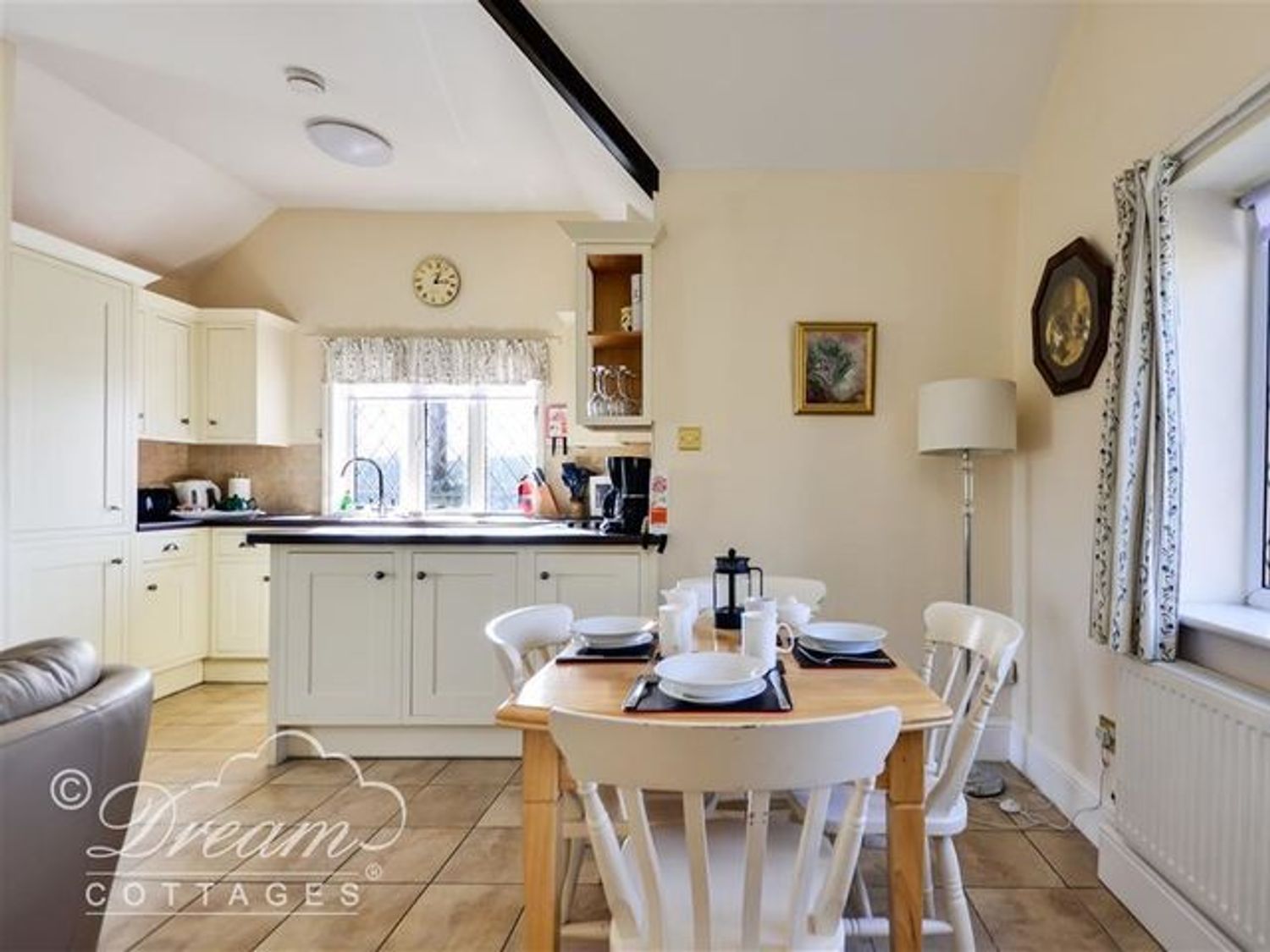 Frome Lodge House from Sykes Holiday Cottages. Frome Lodge House is in