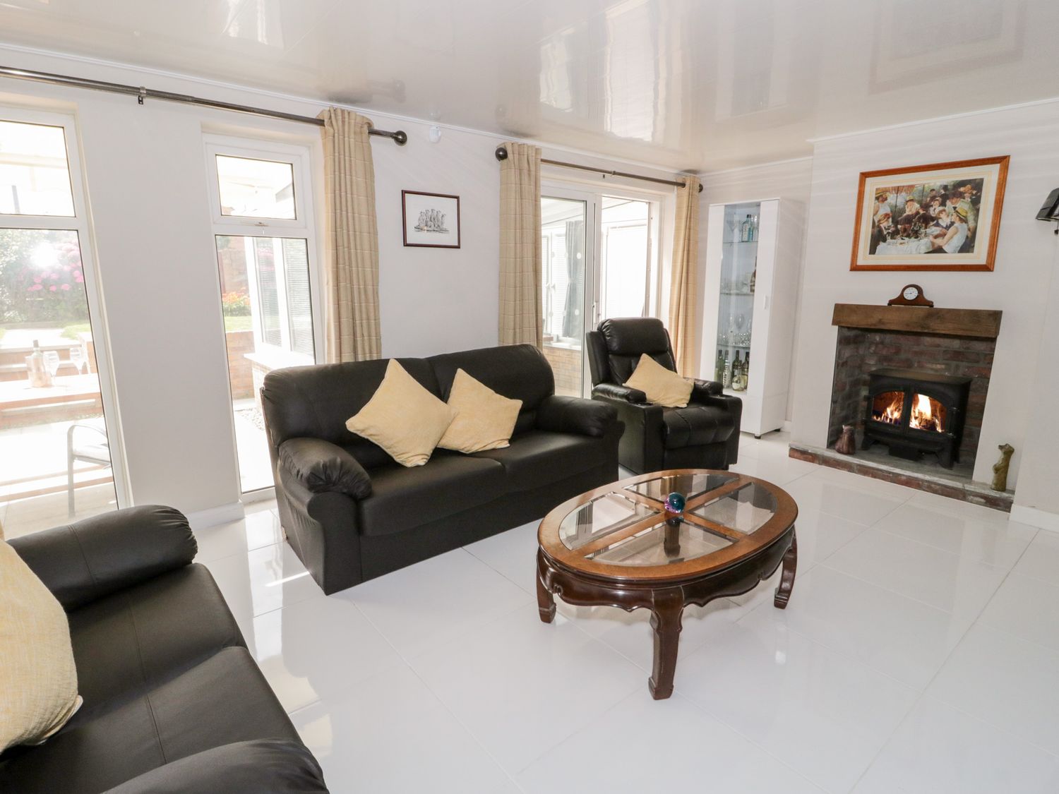 Ground floor flat from Sykes Holiday Cottages. Ground floor flat is in