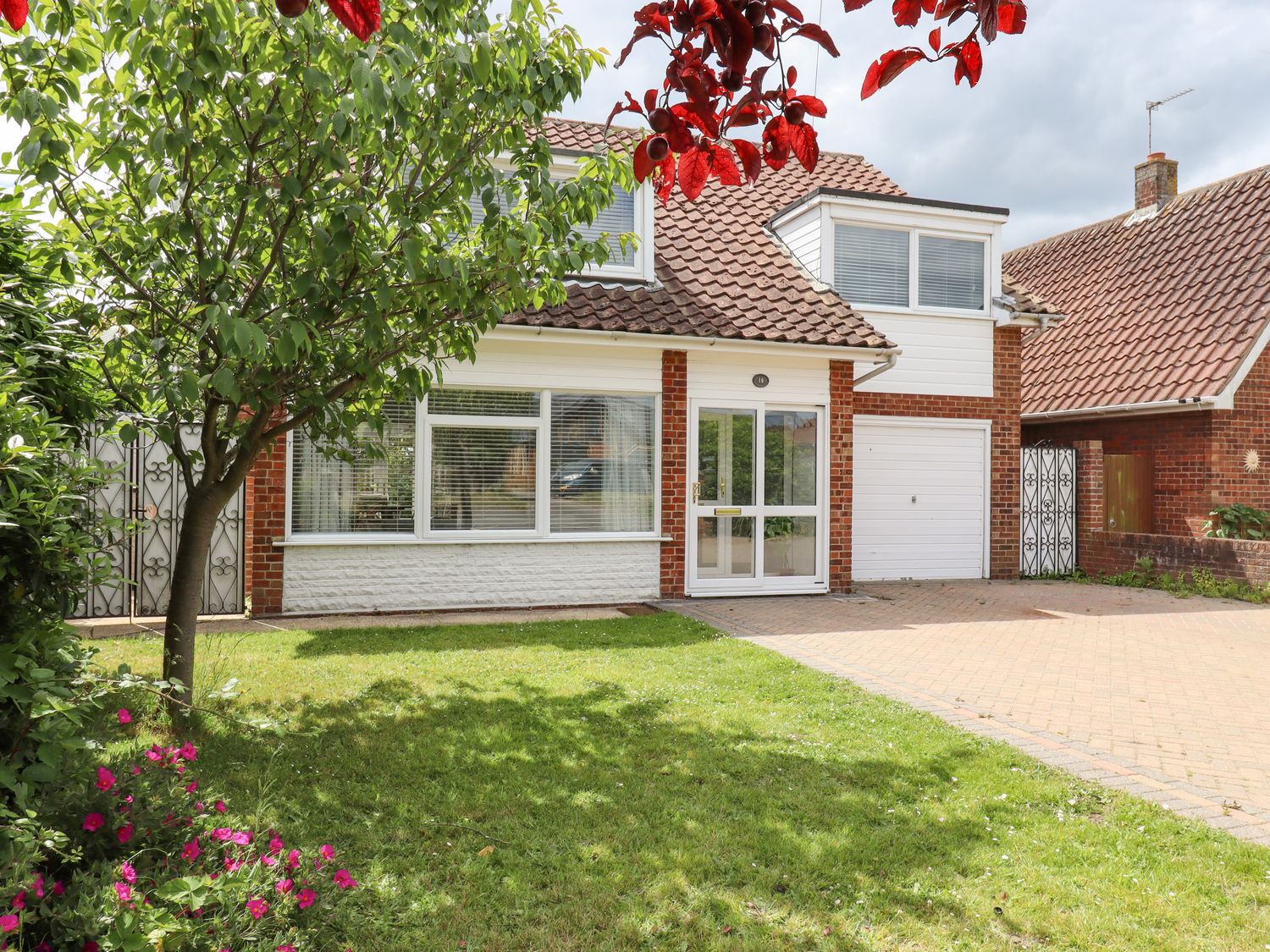Island House from Sykes Holiday Cottages. Island House is in Mersea