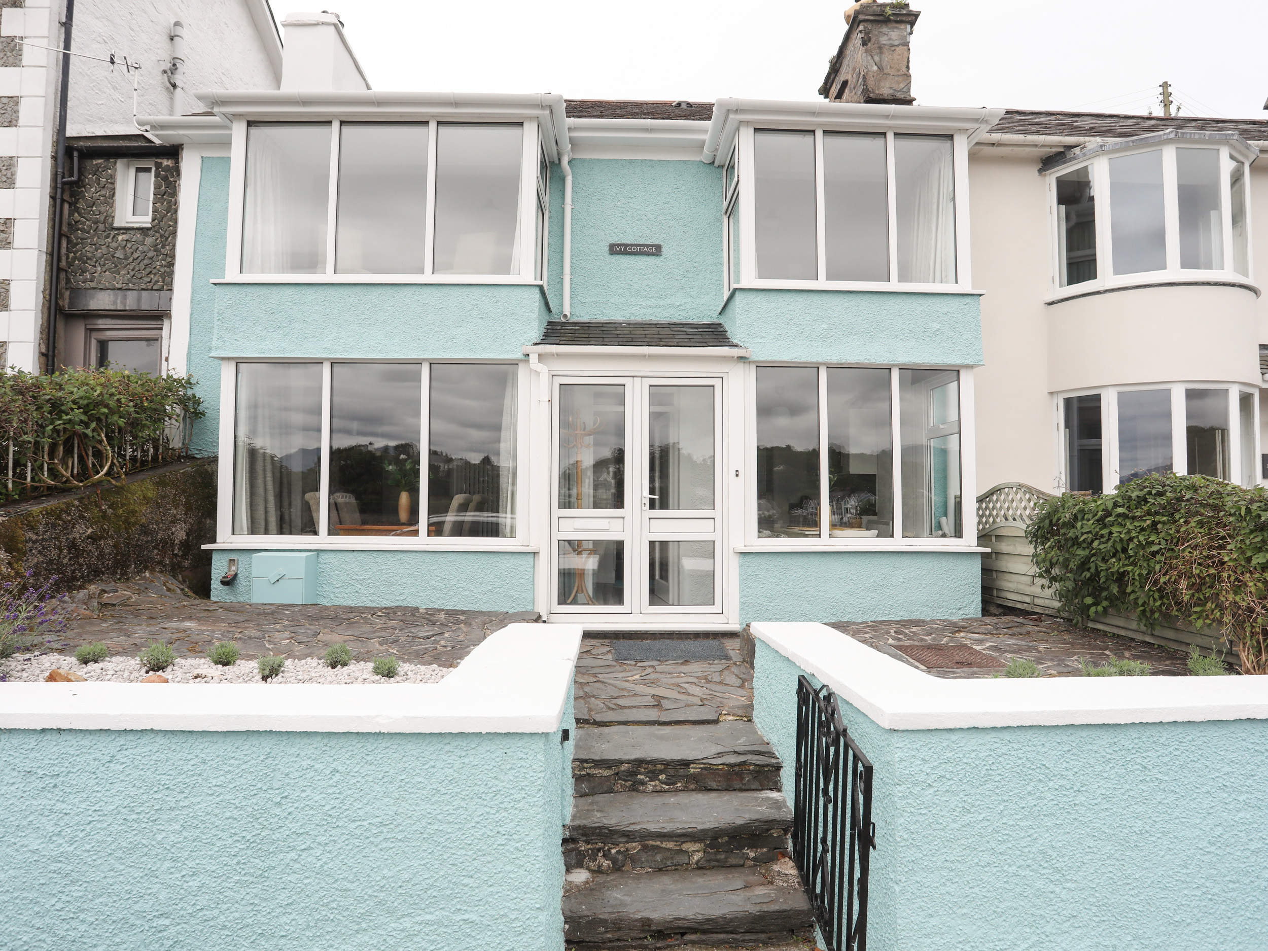 Ivy Cottage from Sykes Holiday Cottages. Ivy Cottage is in BorthyGest near Porthmadog Pet Ivy Cottage from Sykes Holiday Cottages. Ivy Cottage is in BorthyGest near Porthmadog Pet