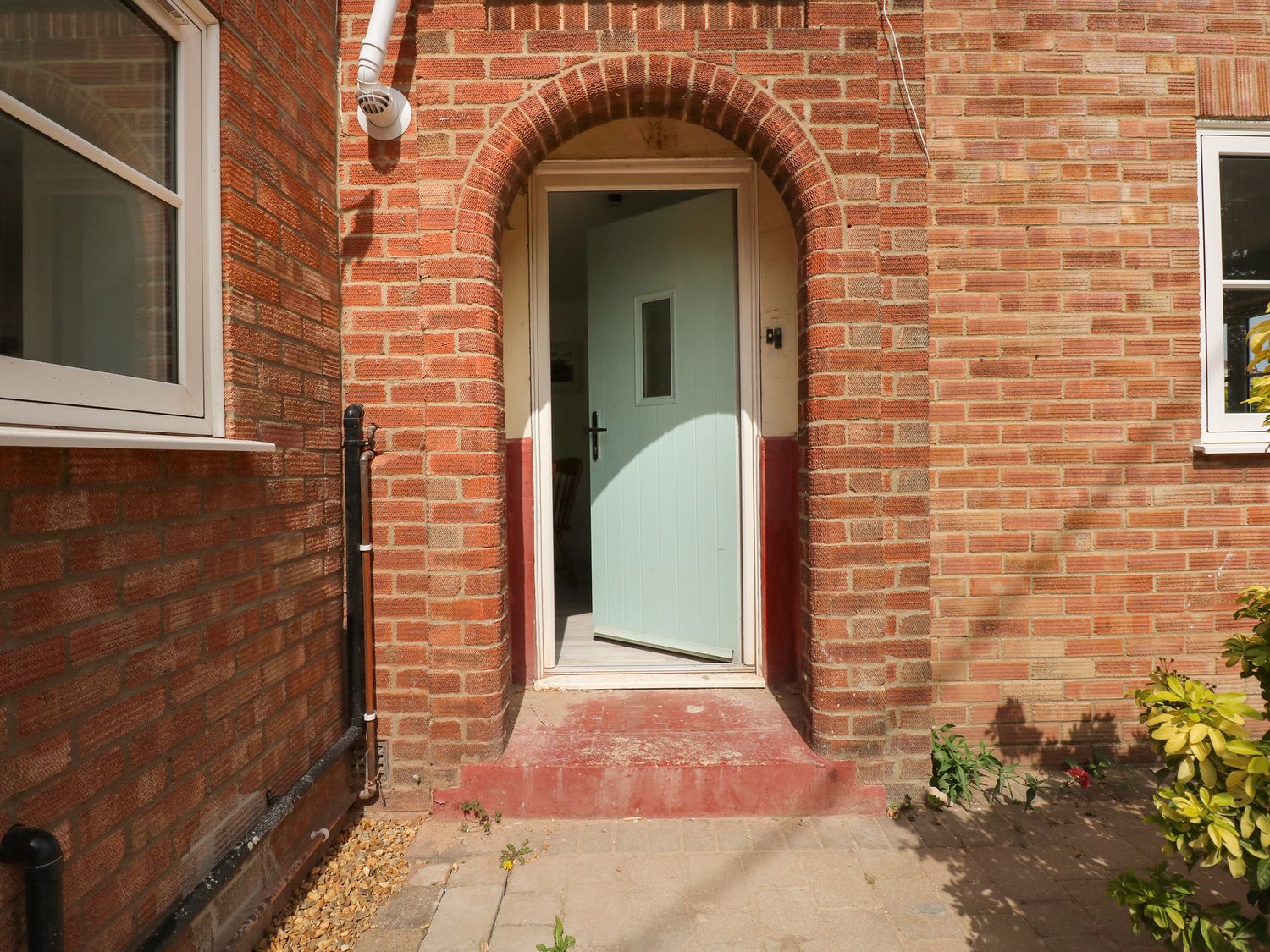 Jolly Sailors Retreat from Sykes Holiday Cottages. Jolly Sailors Retreat is in WellsNextThe