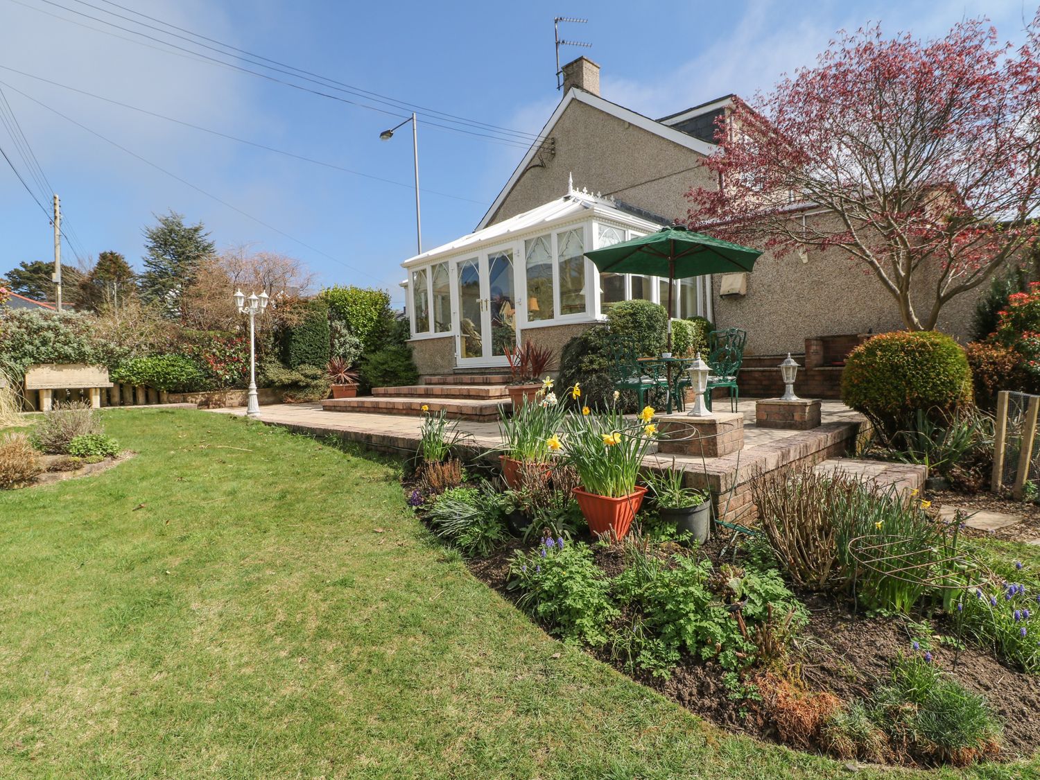 Llwyn Derw from Sykes Holiday Cottages. Llwyn Derw is in Talybont near