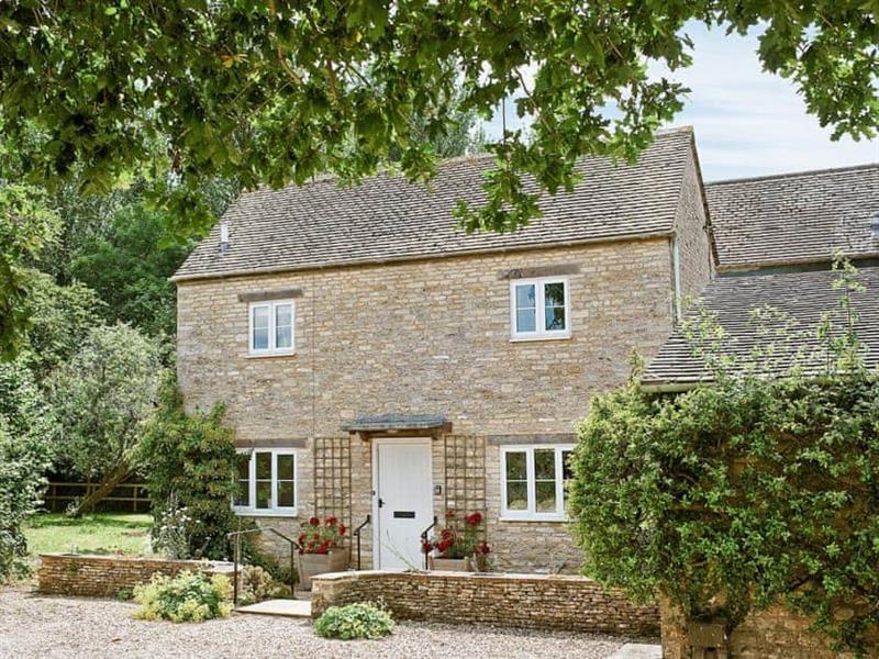 Montreal House from Cottages 4 You. Montreal House is in Barnsley, near Cirencester