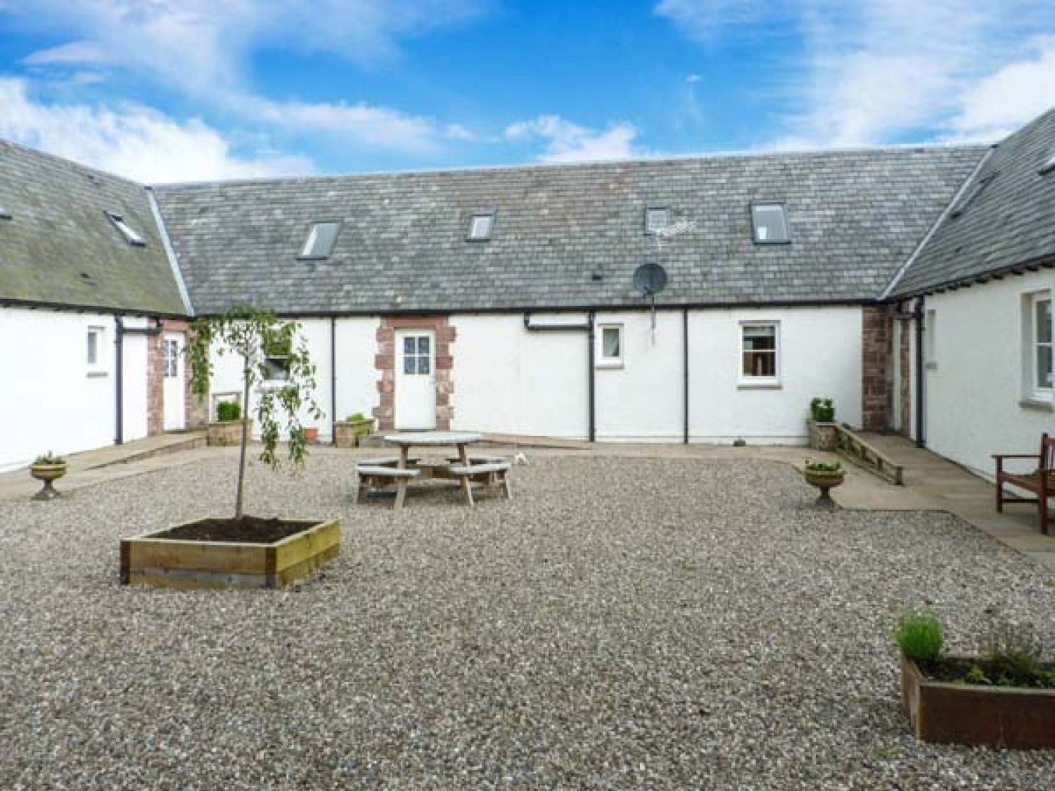 Muir Iosal from Sykes Holiday Cottages. Muir Iosal is in Blairgowrie