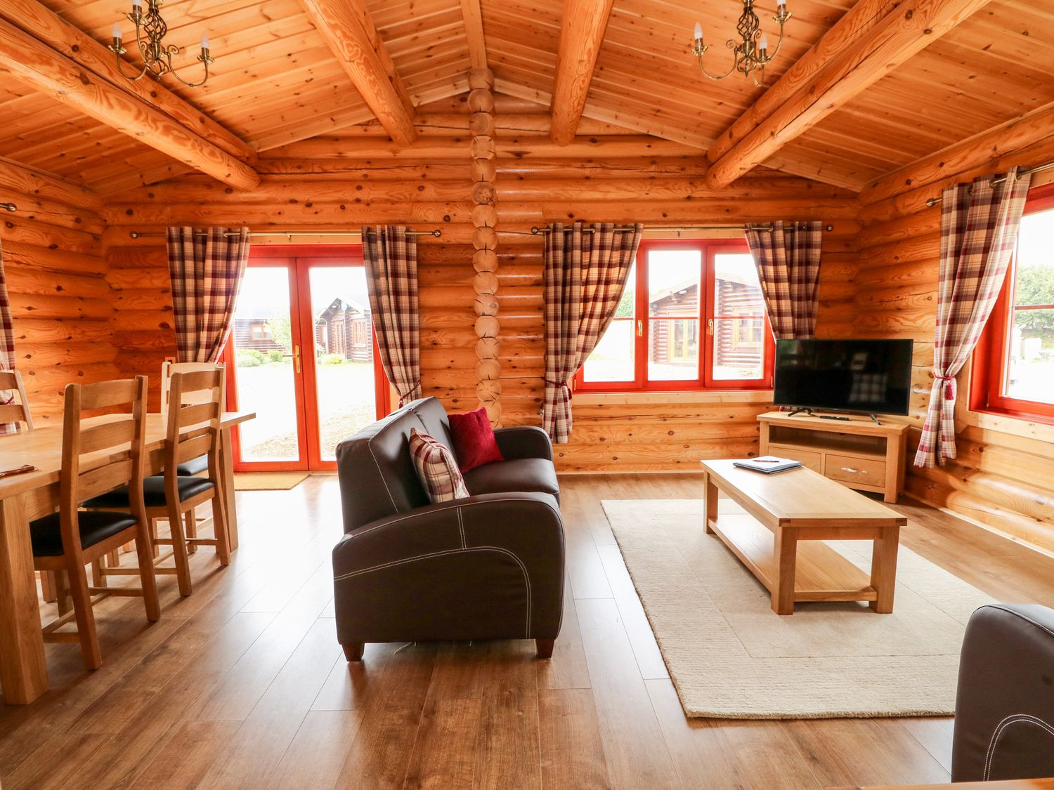 Rowan Lodge from Sykes Holiday Cottages. Rowan Lodge is in Greetham ...