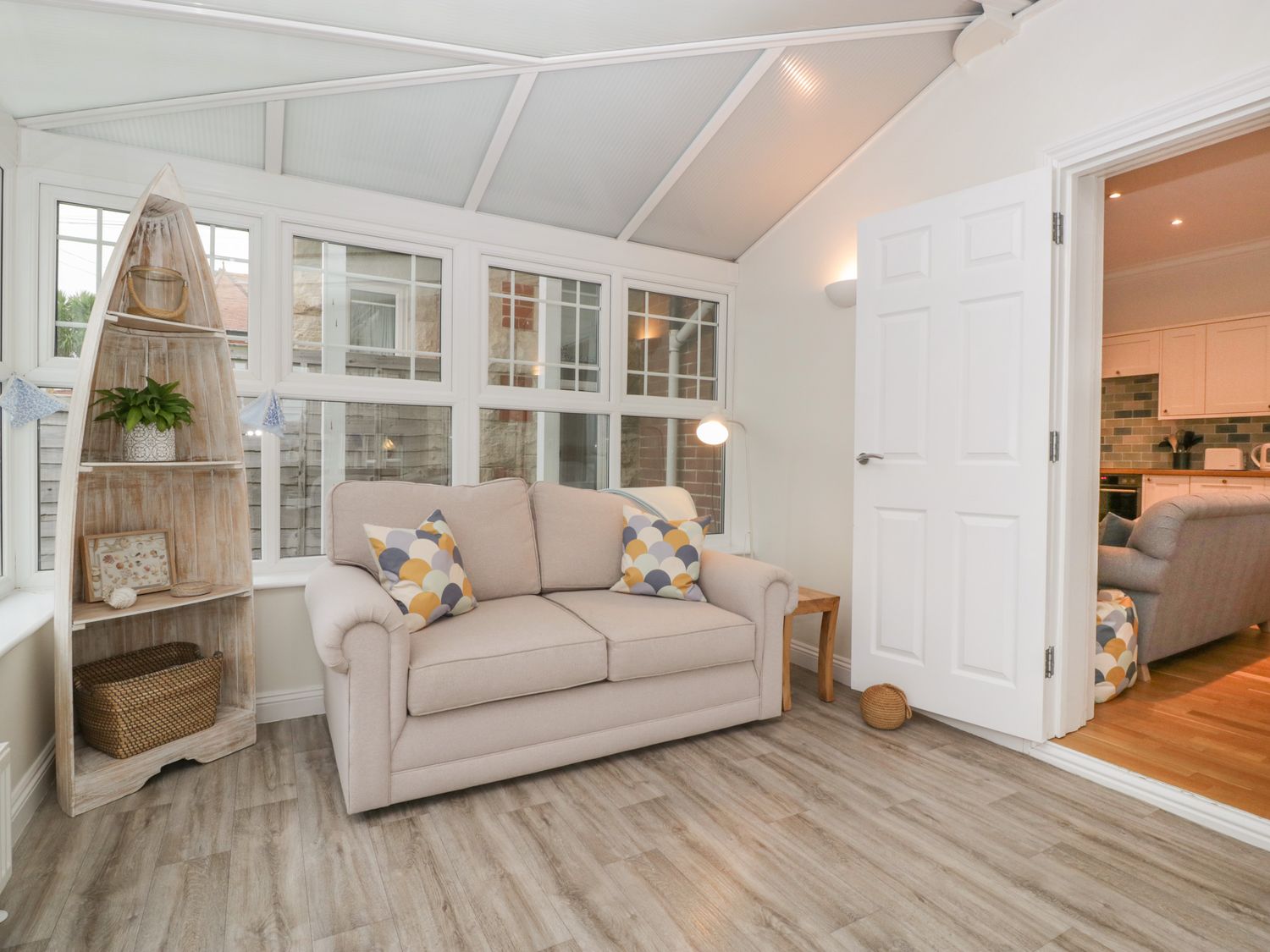 Seaglimpse from Sykes Holiday Cottages. Seaglimpse is in Swanage Pet