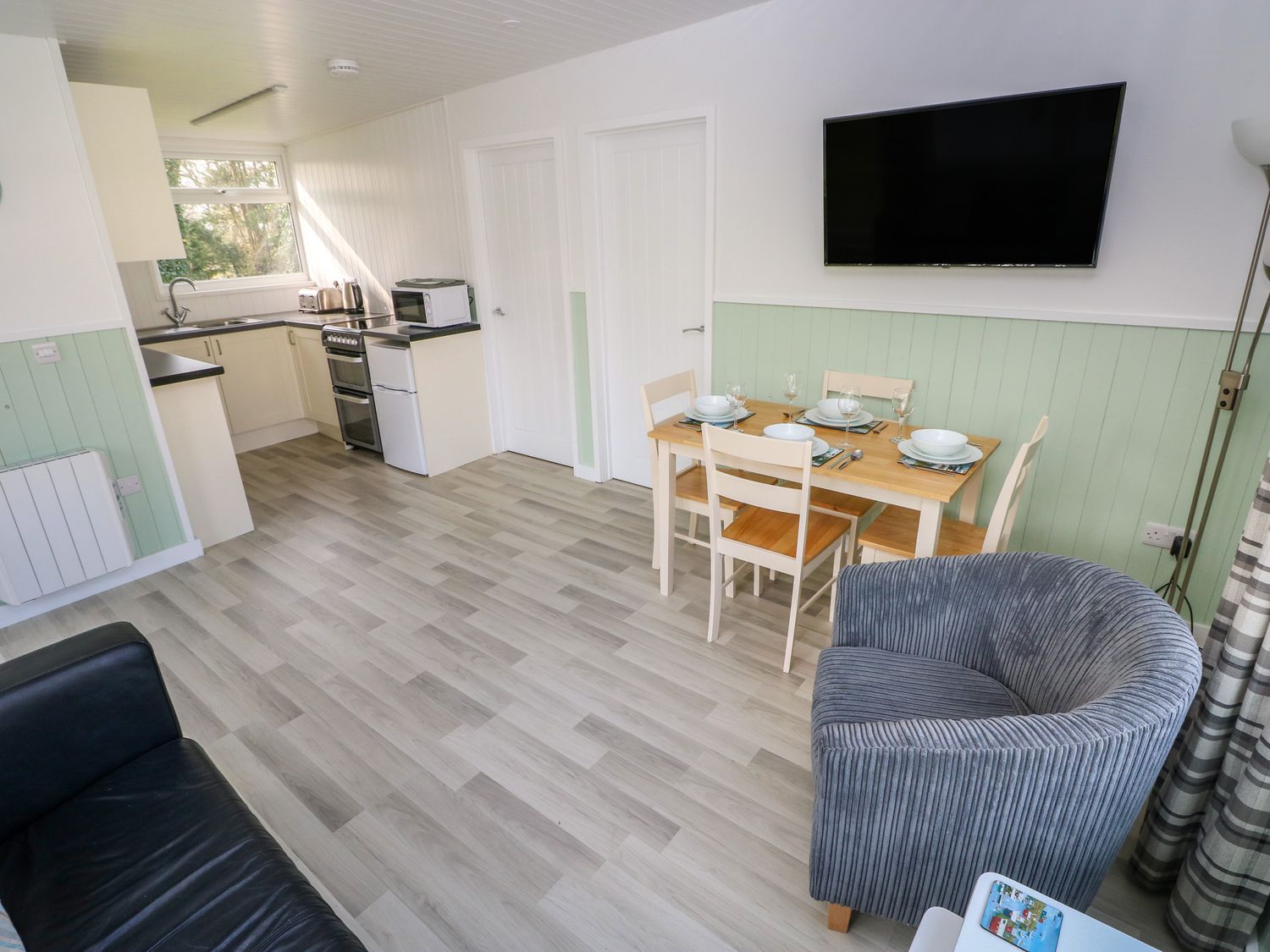 Shearwater Chalet from Sykes Holiday Cottages. Shearwater Chalet is in