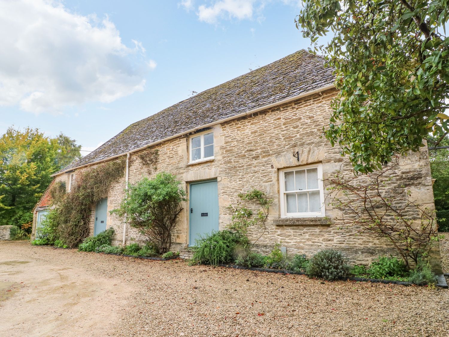 Sherwood from Sykes Holiday Cottages. Sherwood is in Tetbury Pet