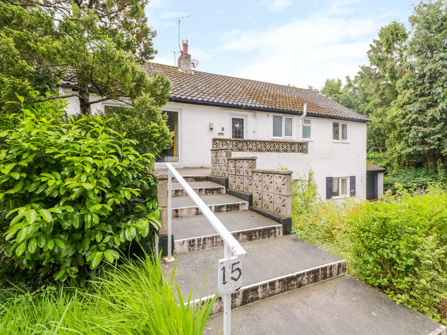 Tanglewood from Sykes Holiday Cottages. Tanglewood is in Rhos-on-Sea ...