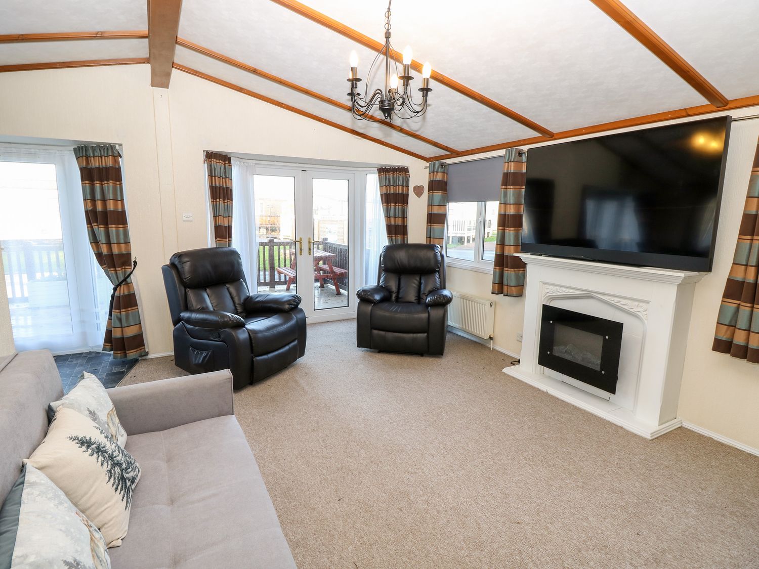 The Goodwood Annex from Sykes Holiday Cottages. The Goodwood Annex is