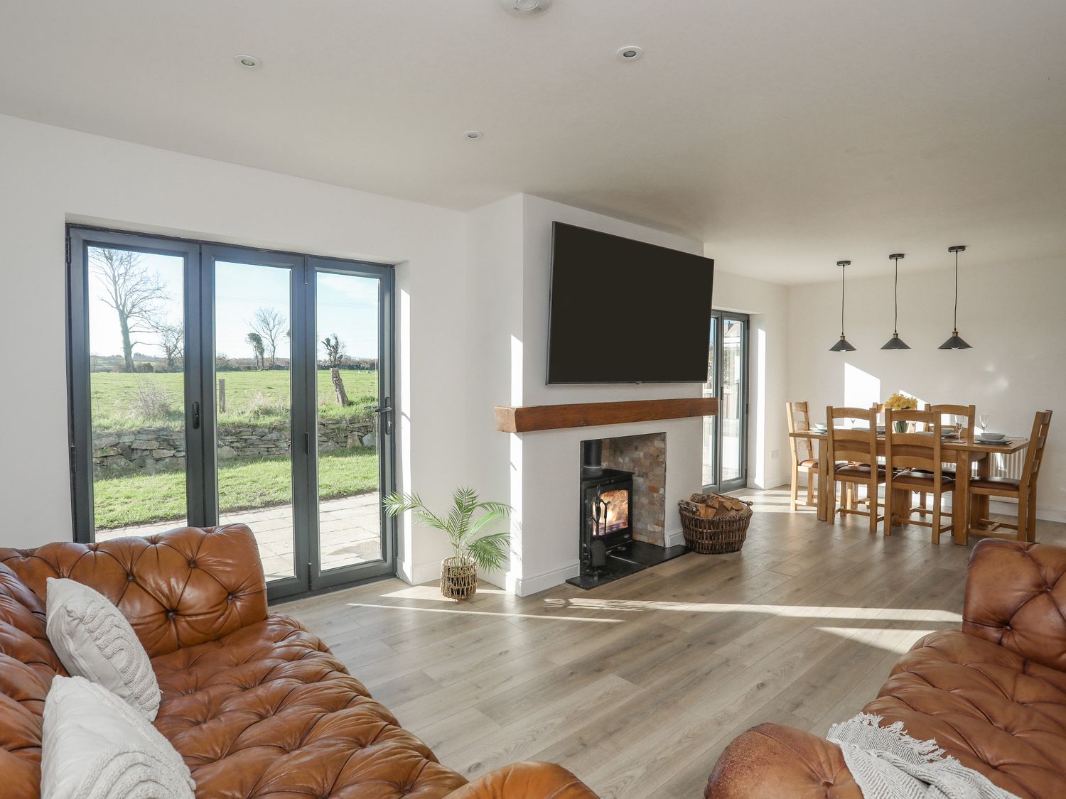 The Hawthorns from Sykes Holiday Cottages. The Hawthorns is in Llanfechell Pet Friendly, read