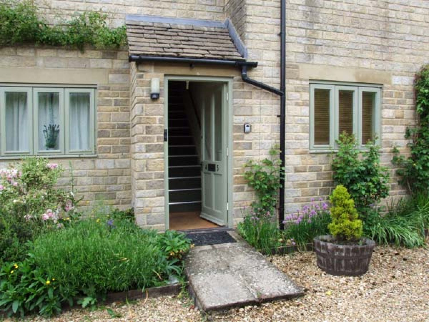 The Retreat from Sykes Holiday Cottages. The Retreat is in Bibury near Cirencester , read reviews