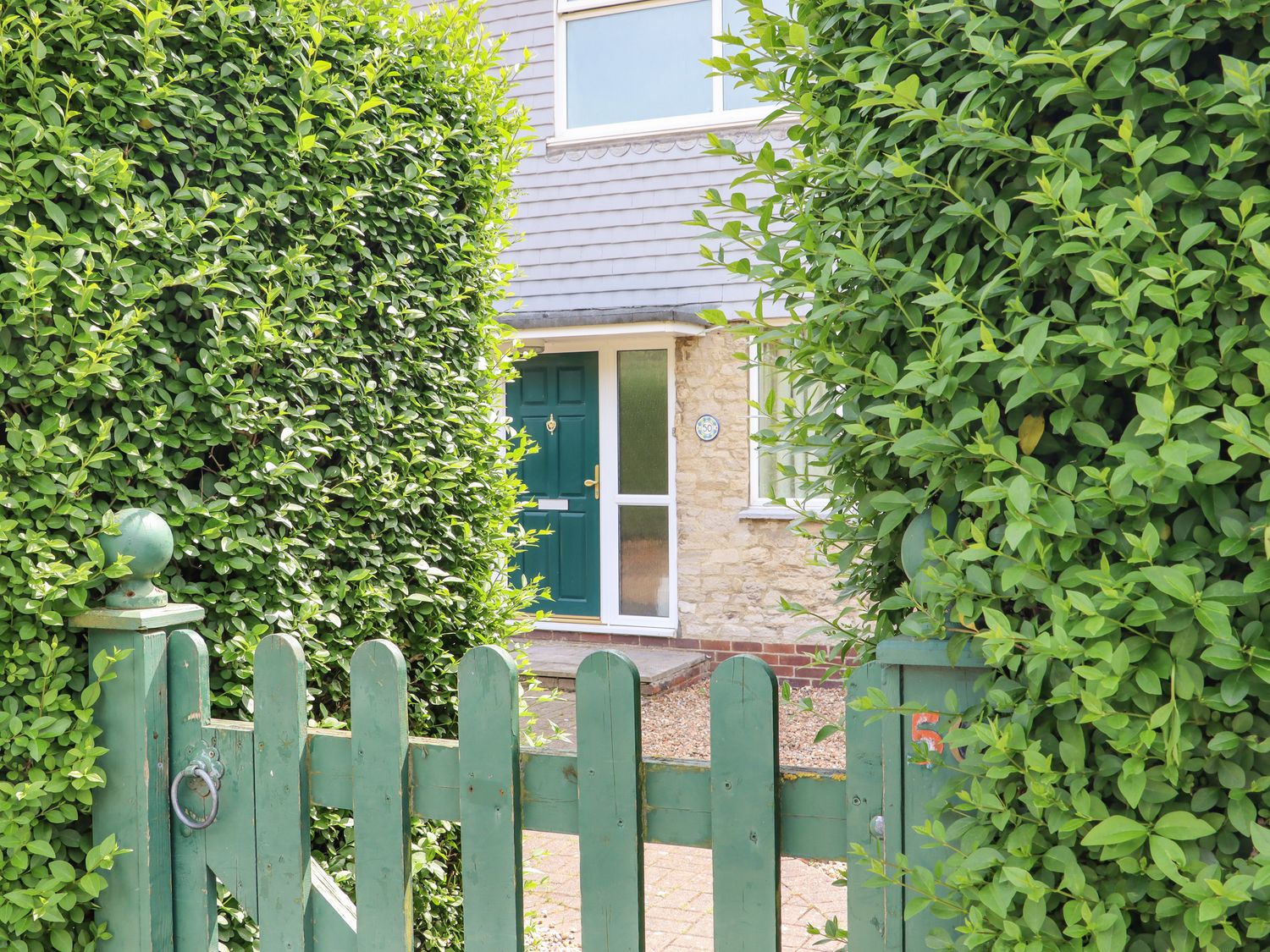 The Superior Garden House from Sykes Holiday Cottages. The Superior