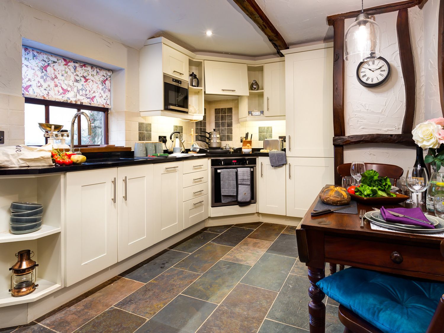 Tipsy Gin Cottage from Sykes Holiday Cottages. Tipsy Gin Cottage is in