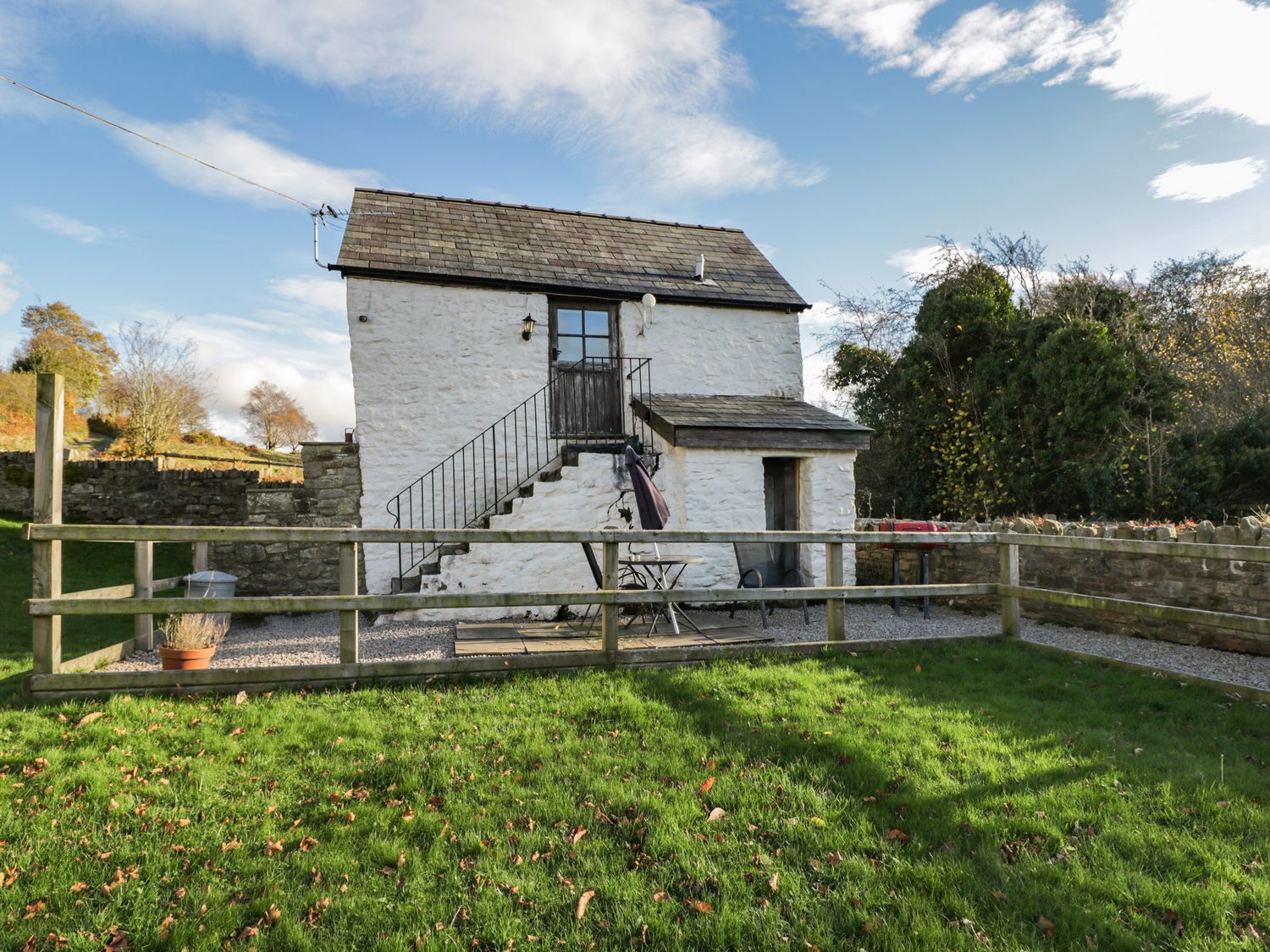 Ty Gwyn from Sykes Holiday Cottages. Ty Gwyn is in Llanellen near