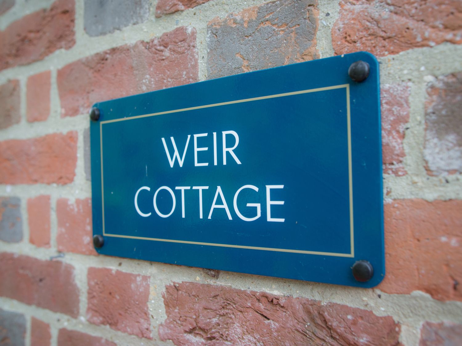 Weir Cottage from Sykes Holiday Cottages. Weir Cottage is in Broomfield