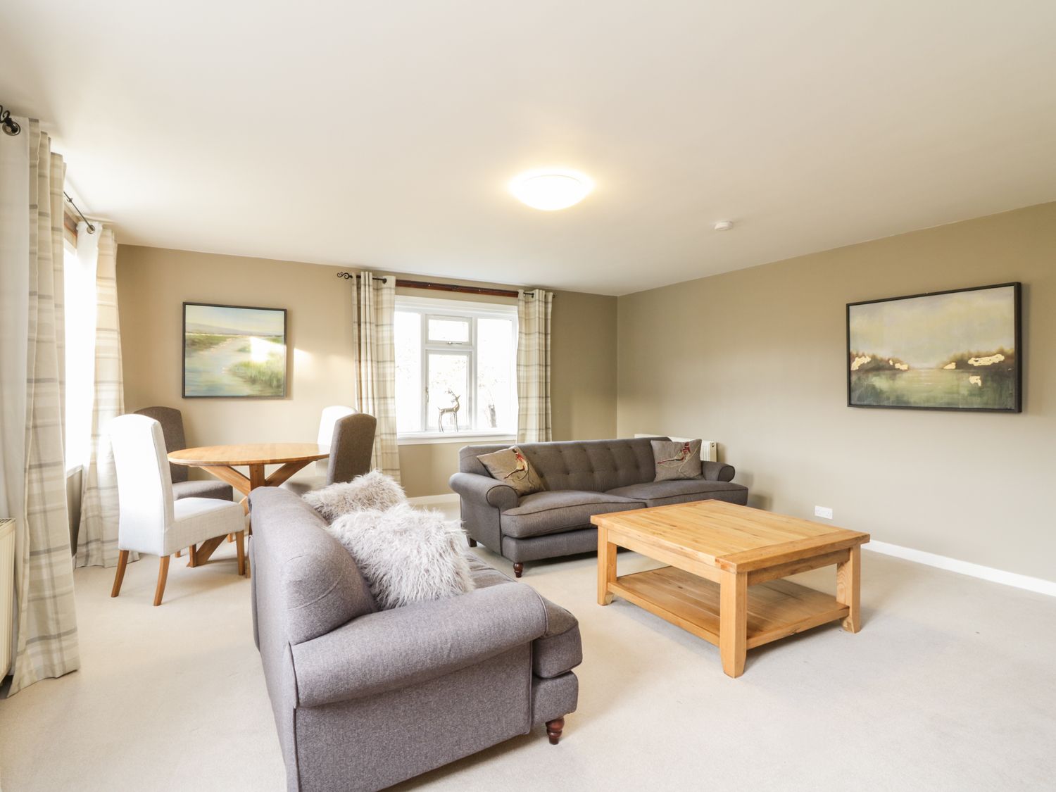 White Hillocks Cottage from Sykes Holiday Cottages. White Hillocks Cottage is in Kirriemuir