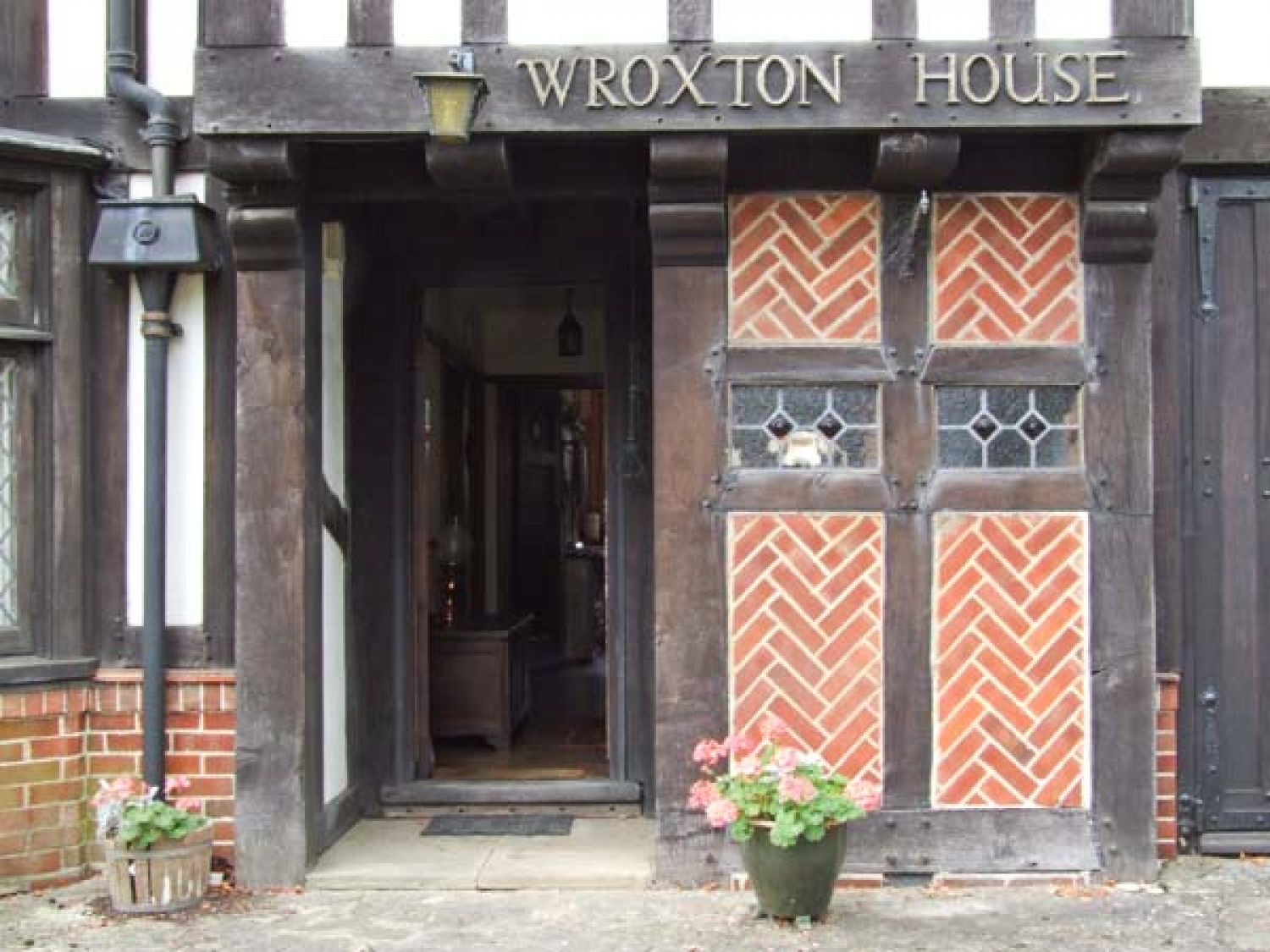 Wroxton House from Sykes Holiday Cottages. Wroxton House is in Oxford